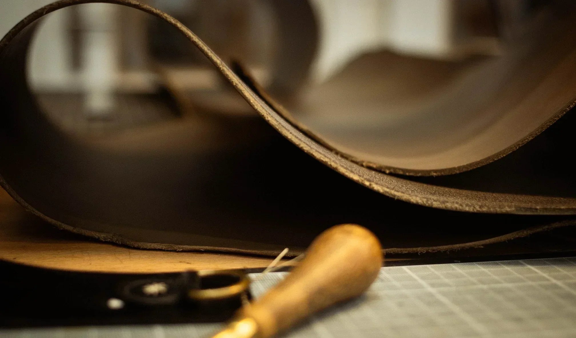 Vegetable-tanned leather: the most eco-responsible choice — and why it matters to us Image