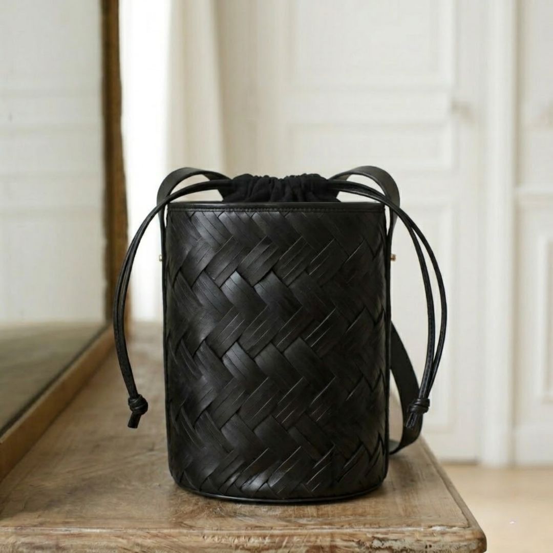 Bichon V hand-woven leather bucket bag in Black, close view — Biche Maison Dréan