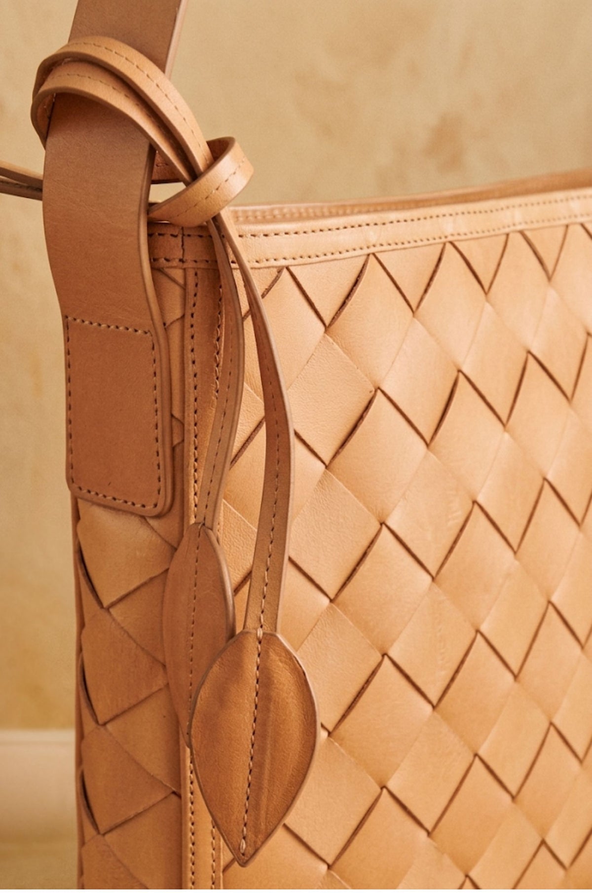 Close-up of handmade leather braid detail on the Agnès Medium tote — Biche Maison Dréan
