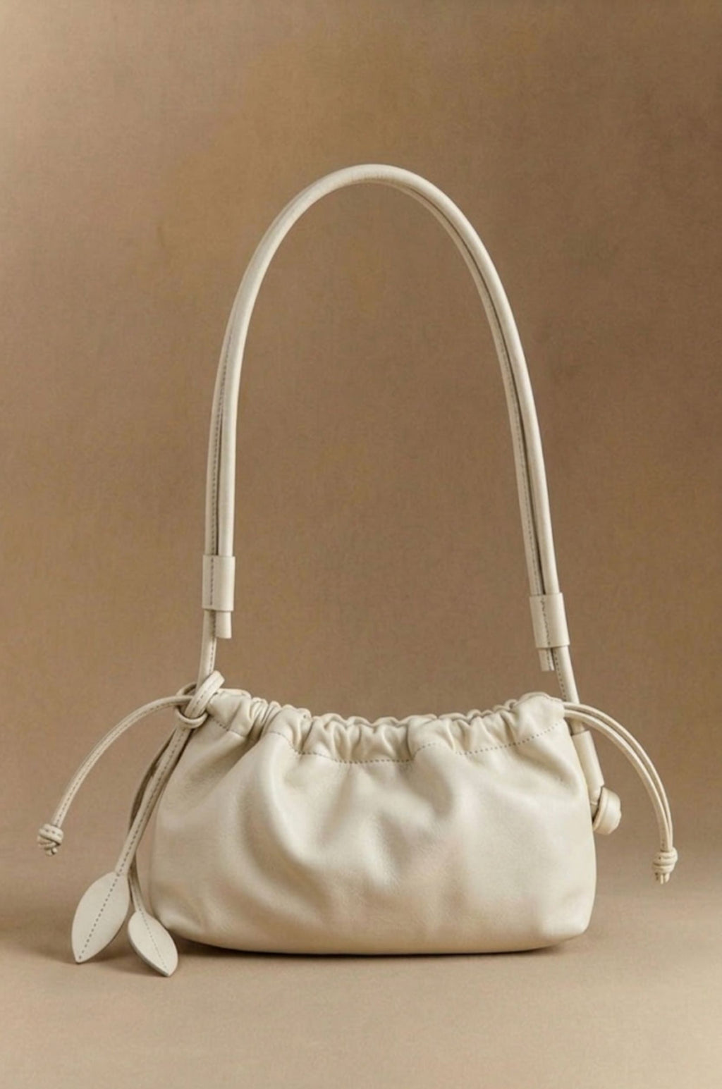 Eva Grande leather laptop bag in beige, front view — Biche Maison Dréan
