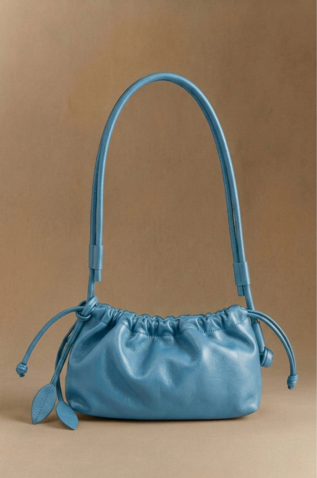 Eva Grande leather laptop bag in bluer, front view — Biche Maison Dréan
