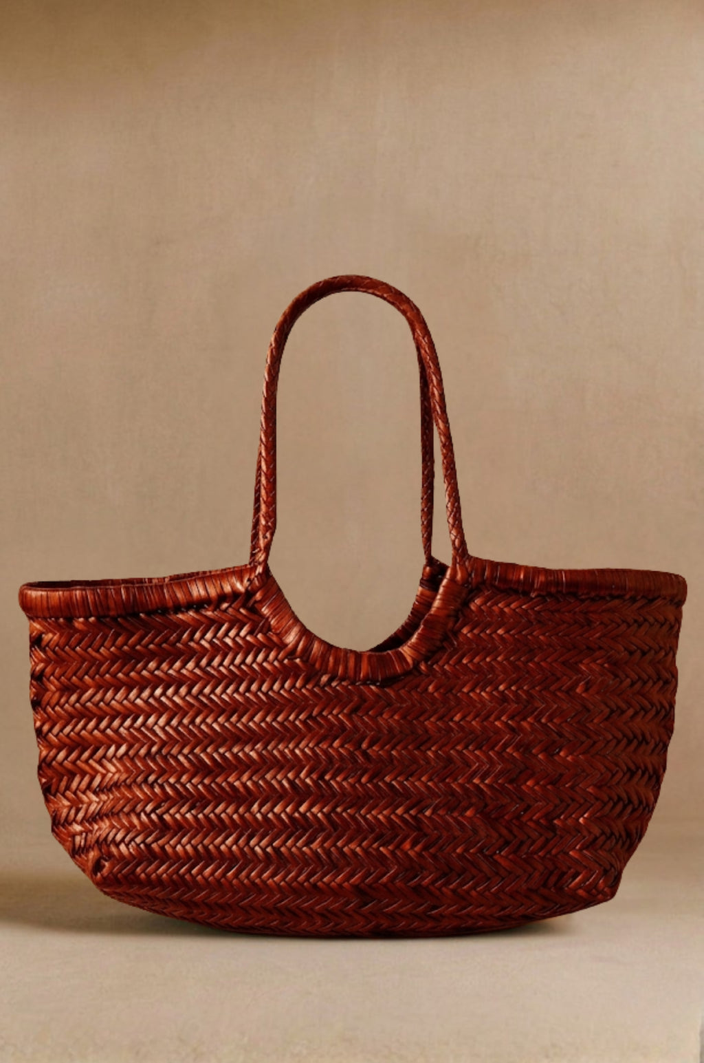 Panier U Shape handwoven leather basket bag in tan, front view — Biche Maison Dréan
